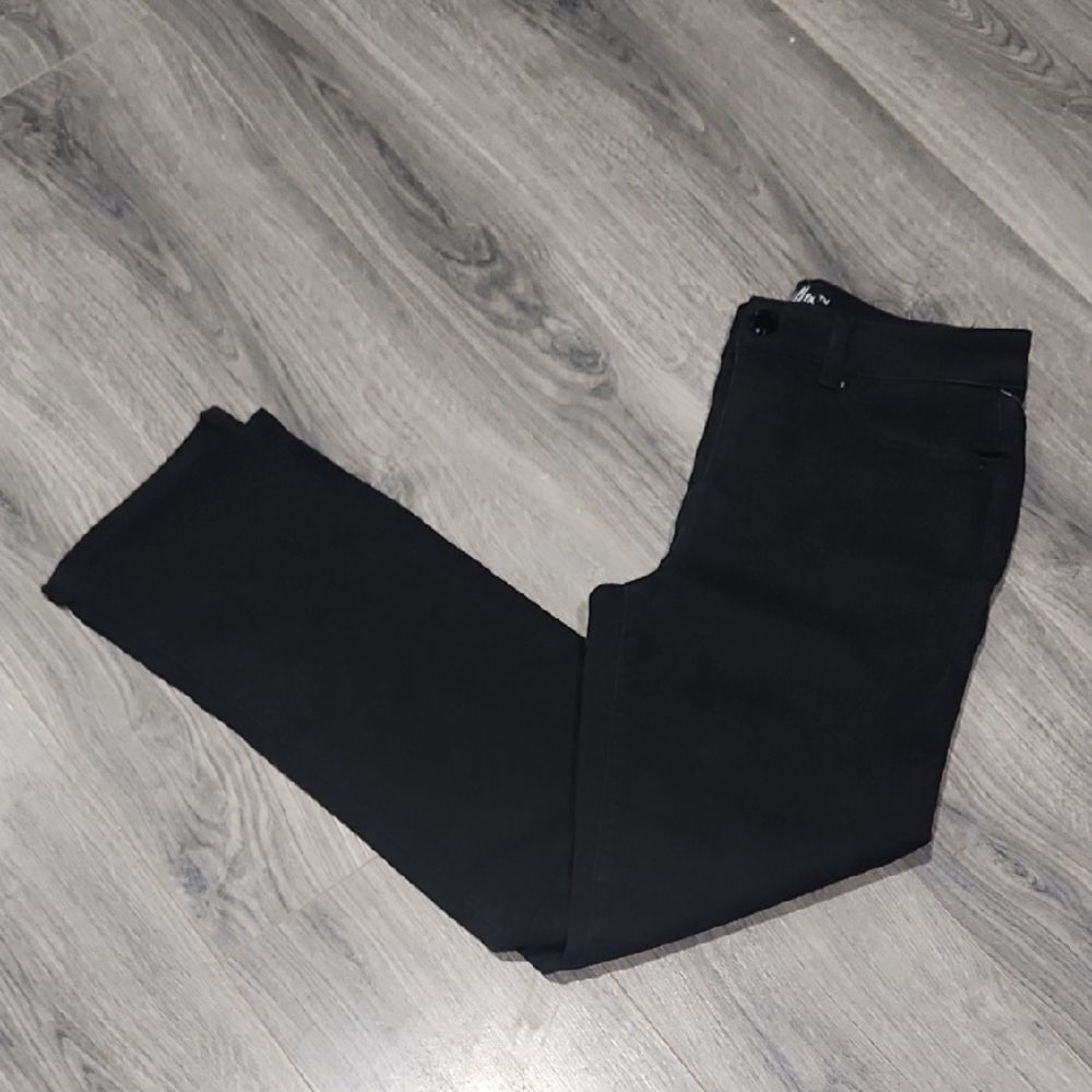 EUC Black Everflex Straight Leg Stretch Jeans
